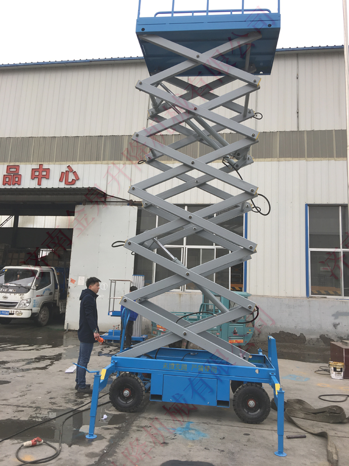 发广东湛江2台10m220v500kg移动剪叉升降机